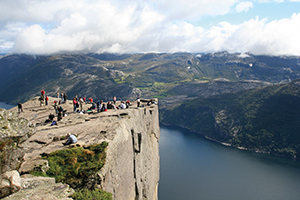 0714_Prekestolen_Lysefjorden_NataliaBelotelova__dreamstime_3589357.jpg