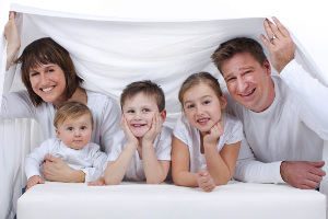 Familie_absolutimages_shutterstock_177100340.jpg